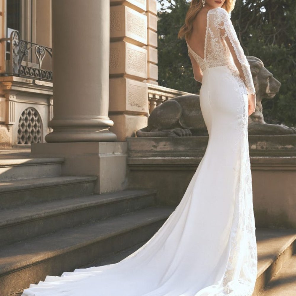 V-Back Long Sleeve Lace Detail Wedding Dress Bridal Size 10